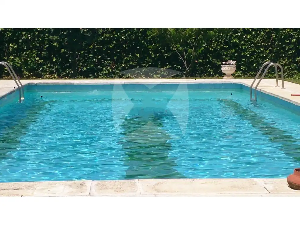 Piscina de Casa o xalet en venda en Badajoz amb Aire condicionat, Jardí privat i Traster