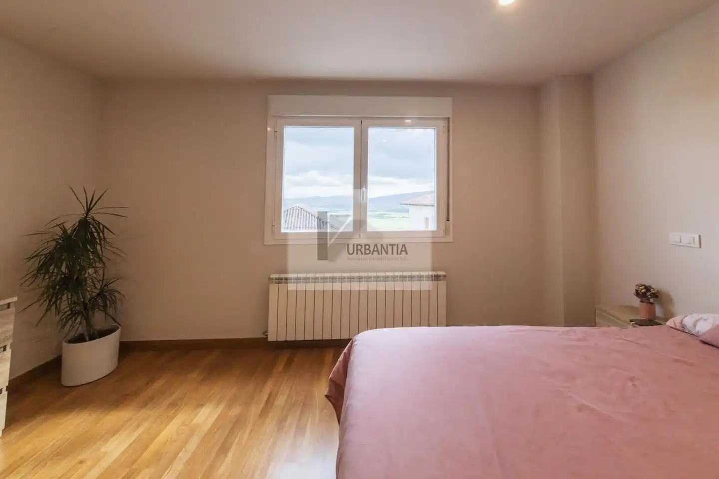 Bedroom of Flat for sale in Iza / Itza  with Heating, Parquet flooring and Storage room
