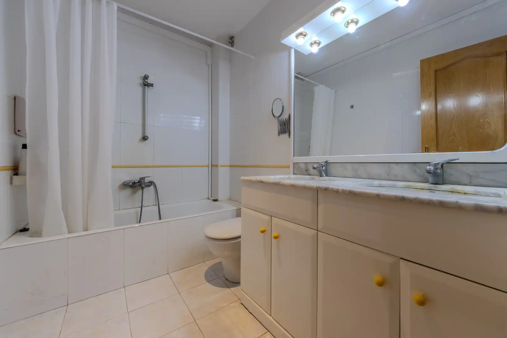 Bany de Casa o xalet en venda en Tarragona amb Jardí privat, Terrassa i Traster