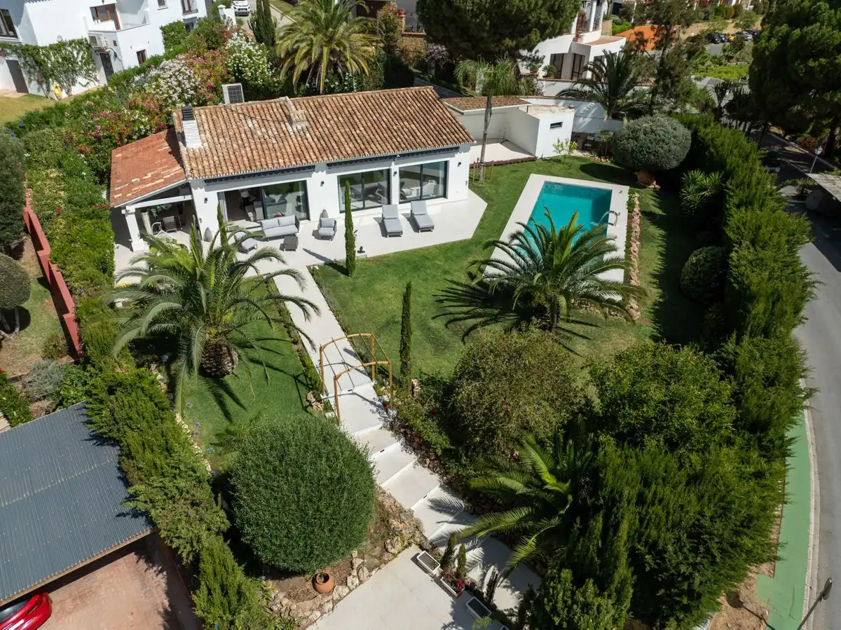 Chalet con piscina en venta en La Quinta, imagen 2