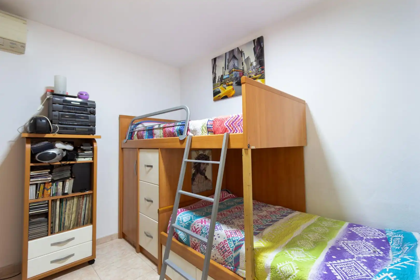 Dormitori de Pis en venda en Granada amb Aire condicionat i Terrassa