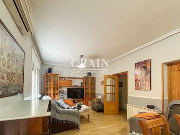 Appartement compact avec balcon à vendre à Ensanche - Franciscanos