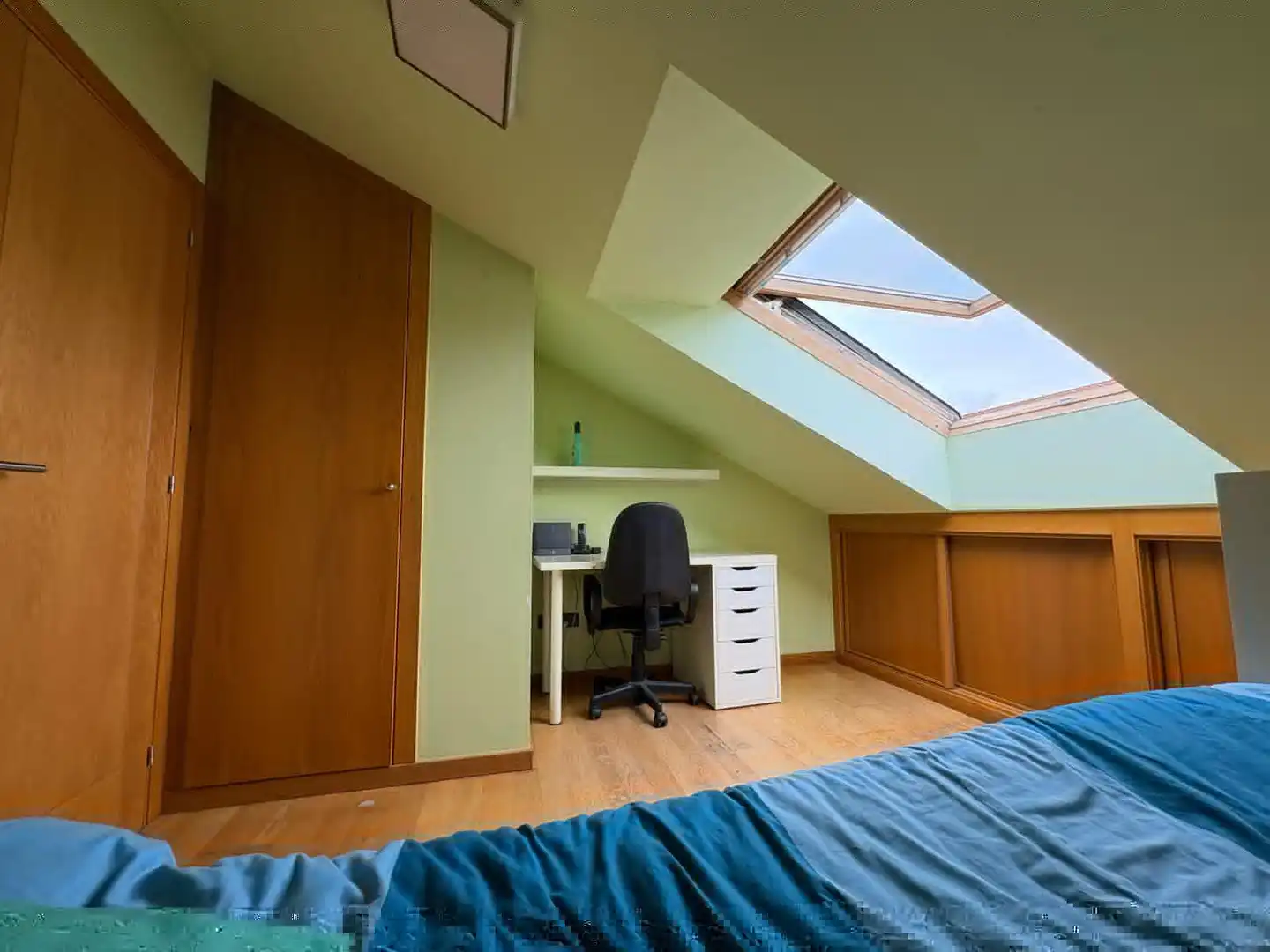 Schlafzimmer von Maisonette zum Verkauf in Santiago de Compostela  mit Heizung, Parkett und Abstellraum