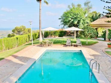 Detached house with balcony for sale in Alfinach - Los Monasterios