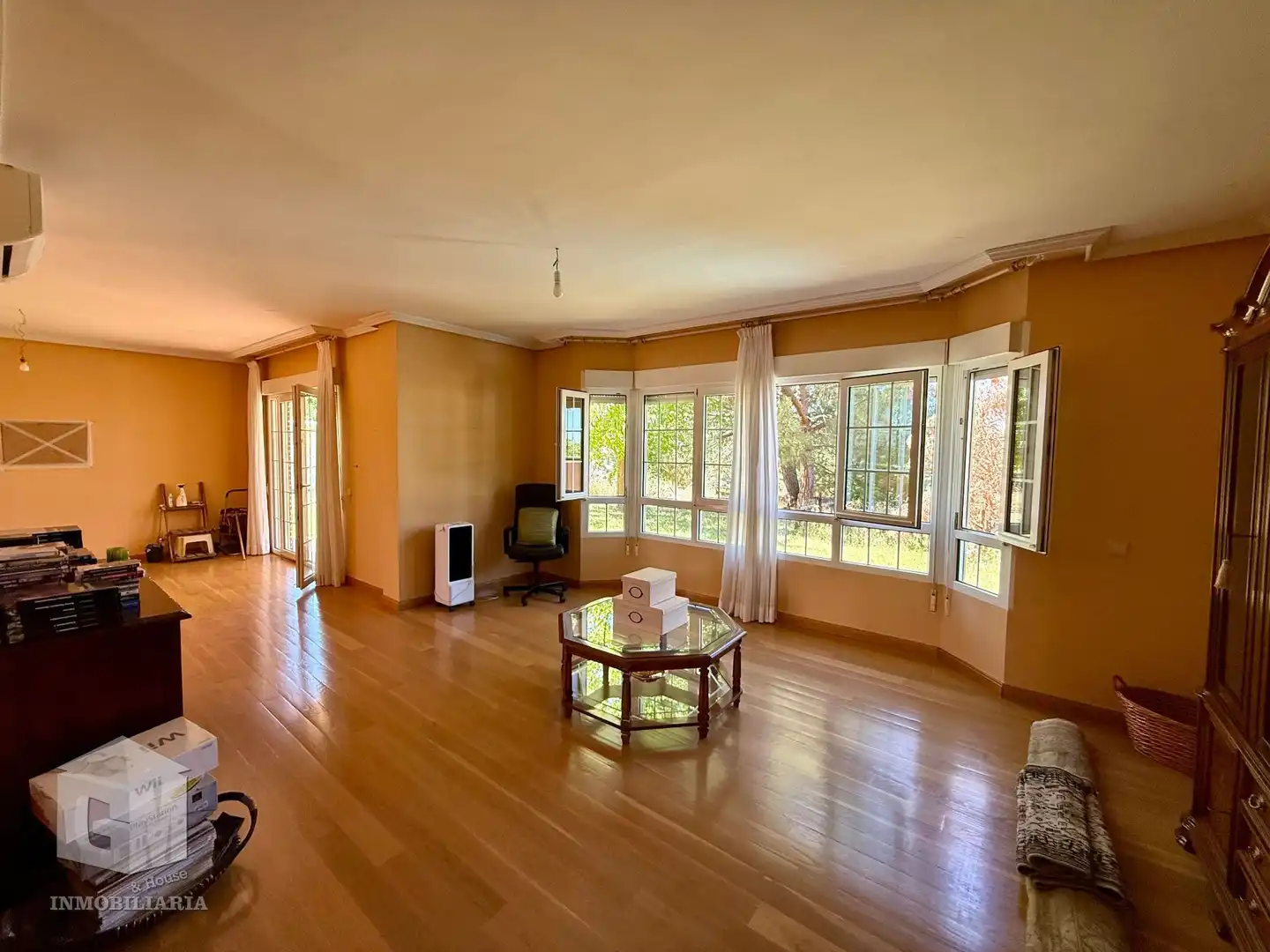 Sala d'estar de Casa o xalet en venda en Villaviciosa de Odón amb Aire condicionat, Calefacció i Jardí privat