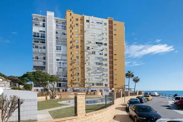 Pis amb piscina en venda a Calle Alhamar