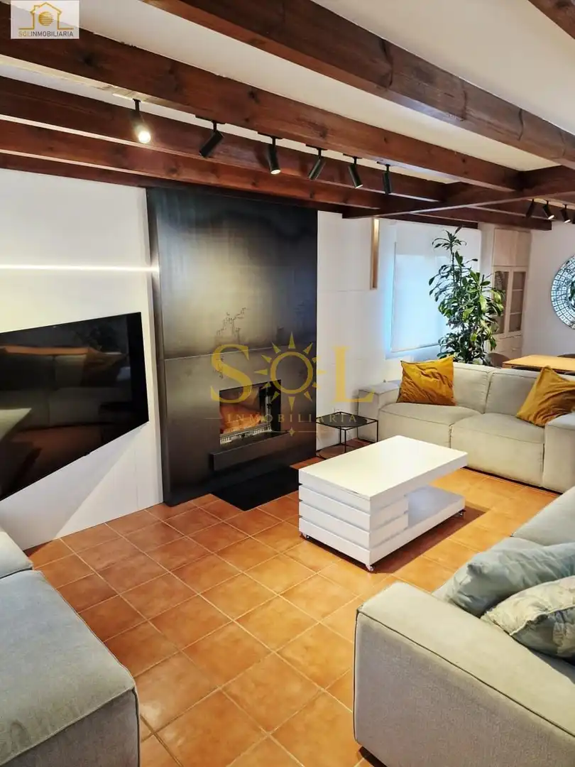 Sala de estar de Casa o chalet en venta en Villaquilambre con Calefacción, Jardín privado y Parquet