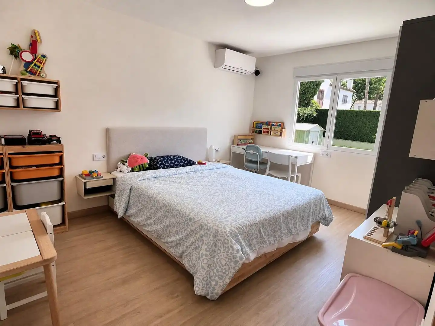 Dormitori de Casa o xalet en venda en La Pobla de Vallbona amb Aire condicionat, Calefacció i Jardí privat