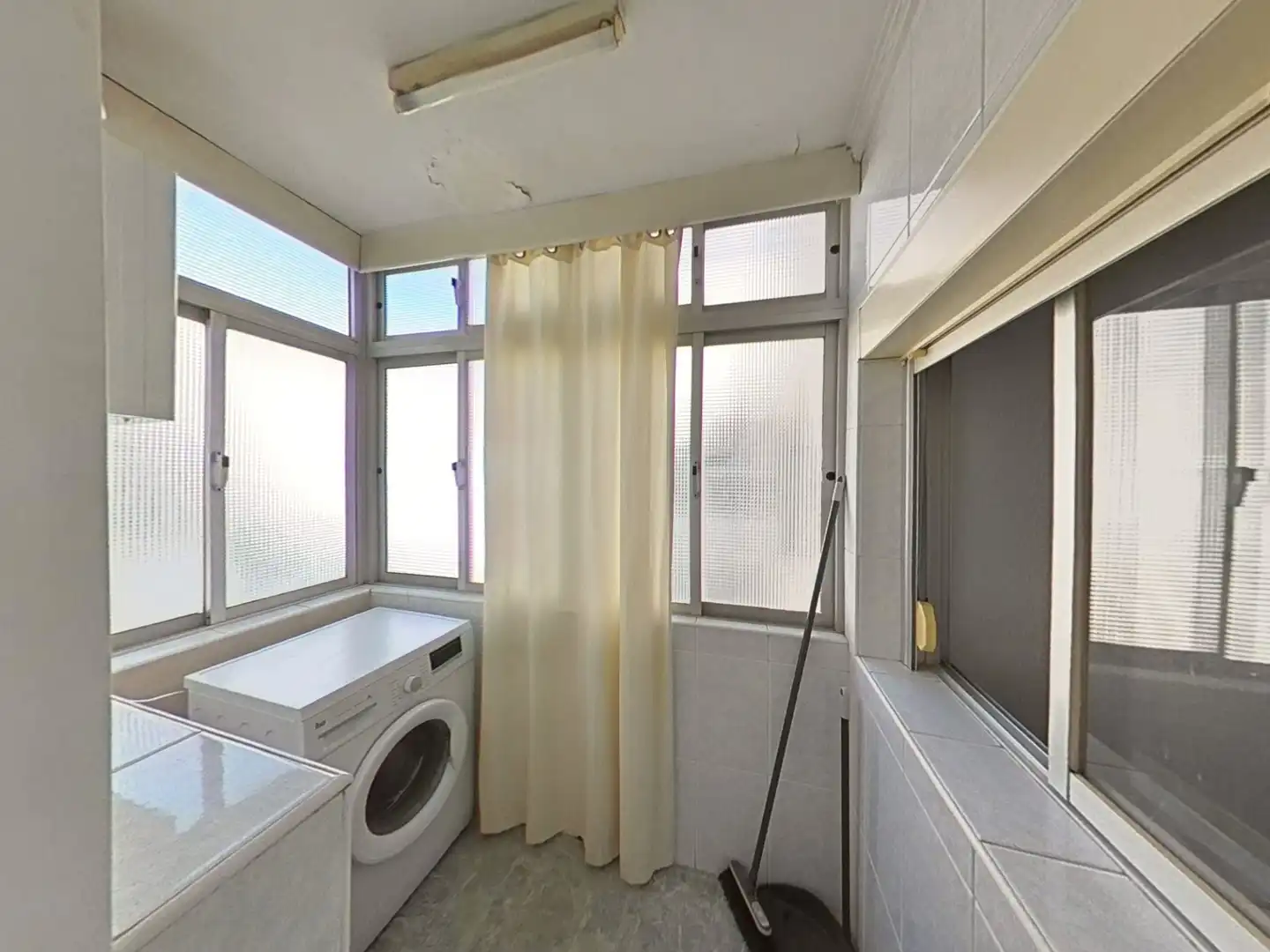 Bathroom of Flat for sale in Málaga  with Terrace and Furnished