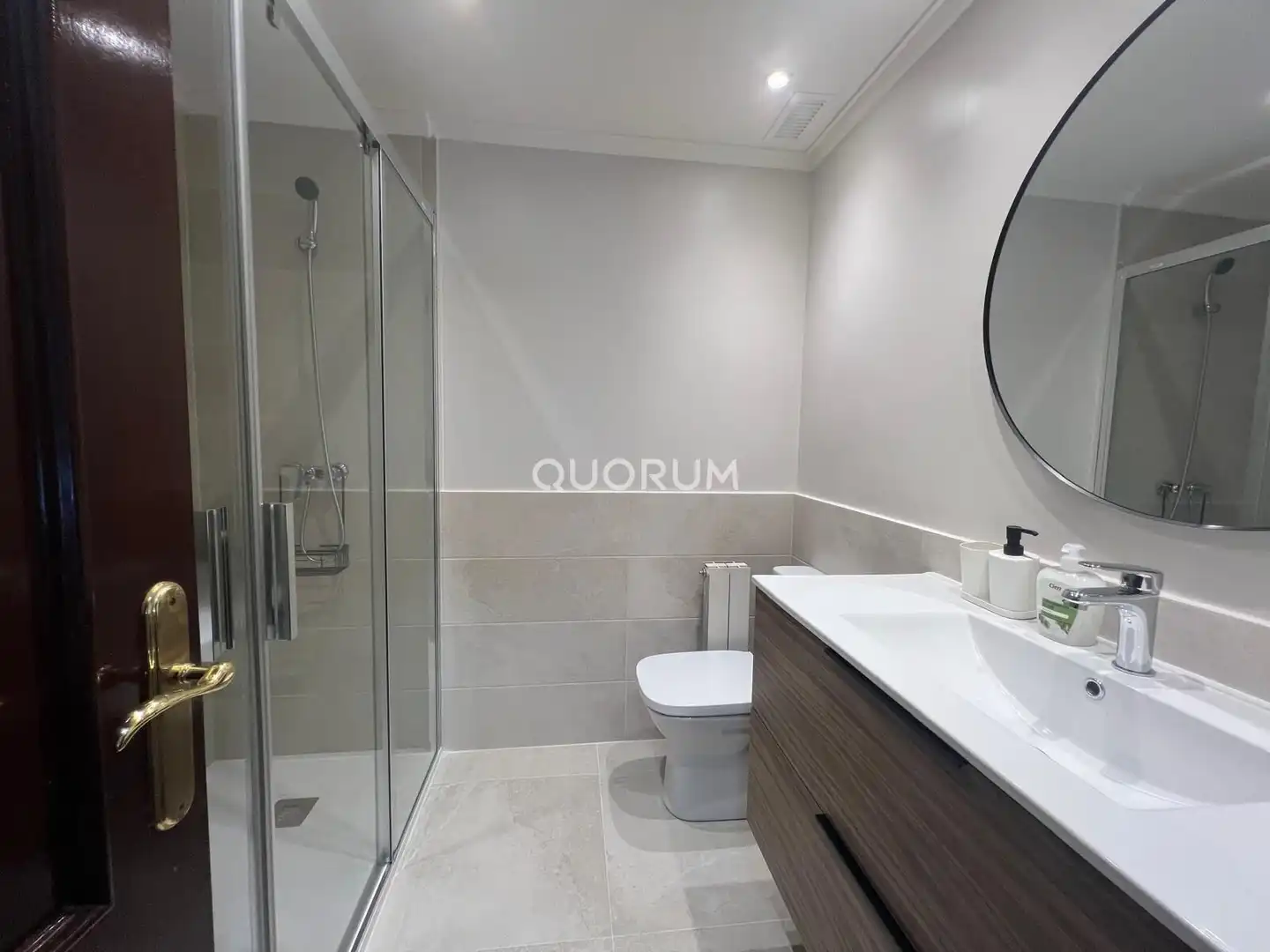 Badezimmer von Wohnung zur Miete in Bilbao  mit Heizung und Möbliert
