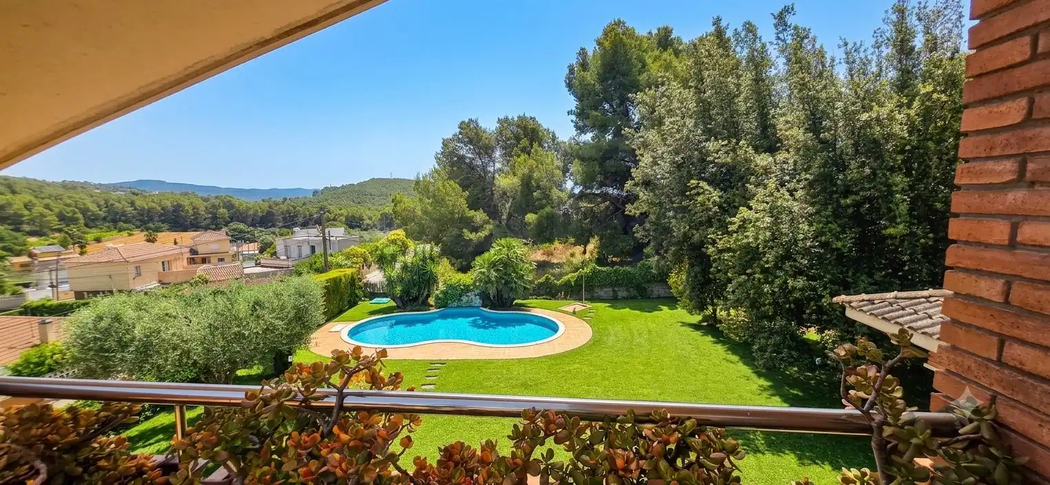 Casa amb piscina en venda a Olèrdola