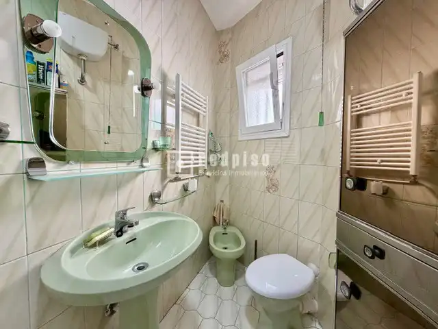 Baño de Piso en venta en Madrid con Calefacción y Trastero