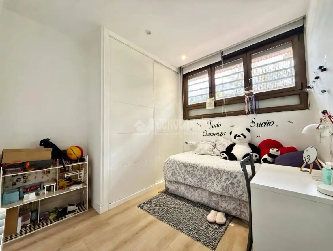 Piso en venta en San Juan Bautista, Ciudad Lineal, Madrid Capital