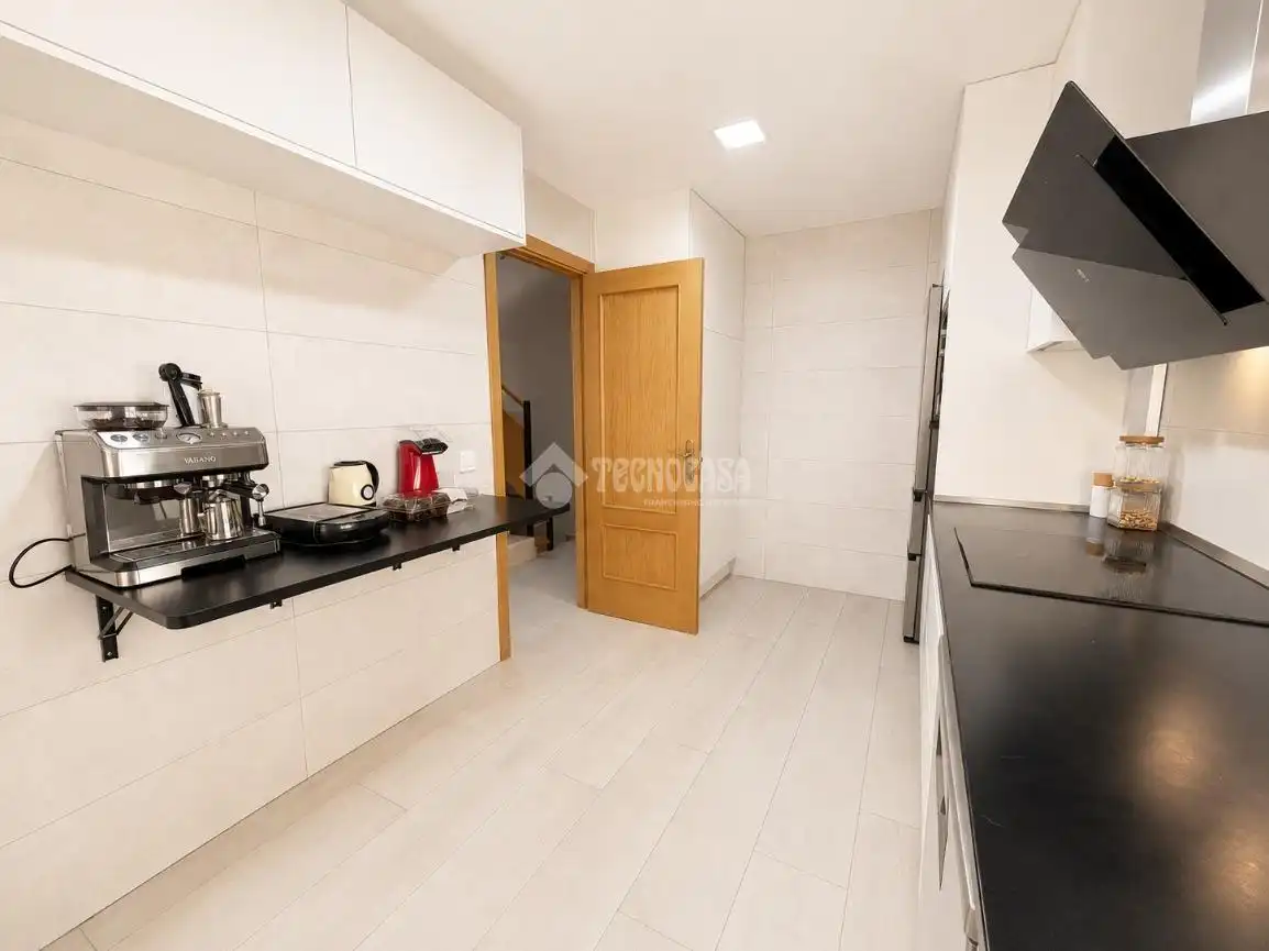 Kitchen of Flat for sale in San Martín de la Vega  with Air Conditioner, Private garden and Furnished