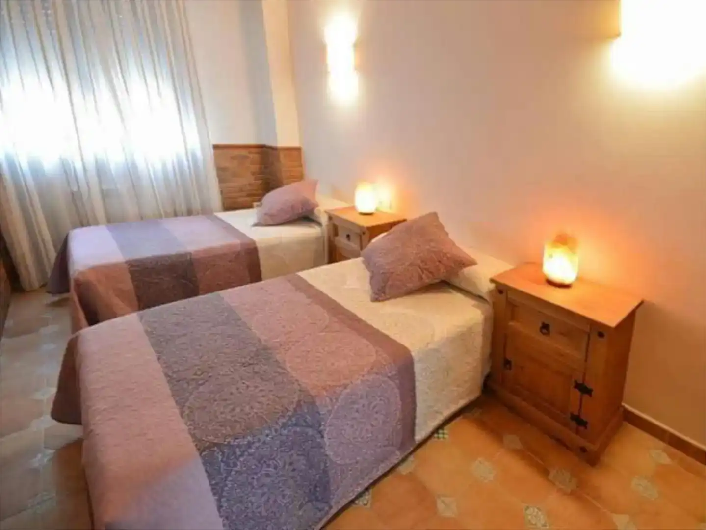 Habitación de Piso de alquiler en Cubla con Aire acondicionado, Jardín privado y Amueblado