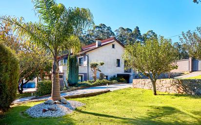 Vista exterior de Casa o xalet en venda en Poio amb Jardí privat, Terrassa i Traster