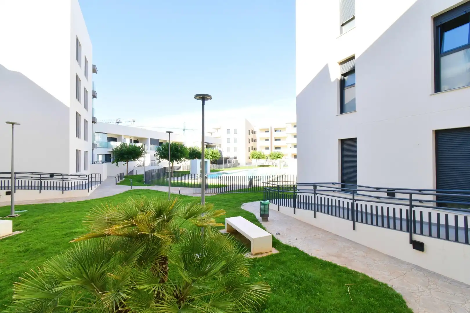 Außenansicht von Wohnung zum Verkauf in El Ejido mit Klimaanlage, Terrasse und Abstellraum