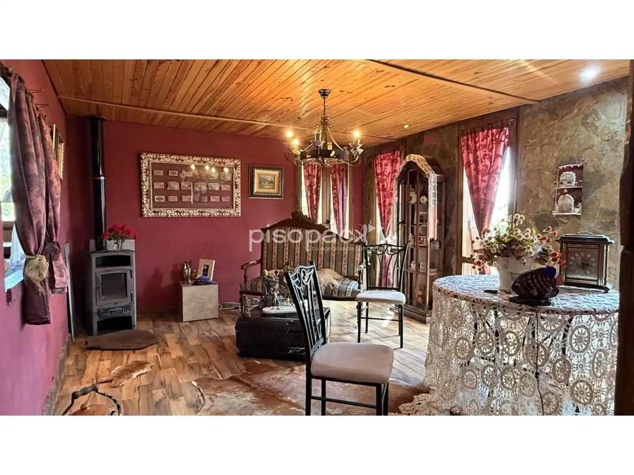 Sala d'estar de Casa o xalet en venda en Undués de Lerda amb Calefacció, Jardí privat i Parquet