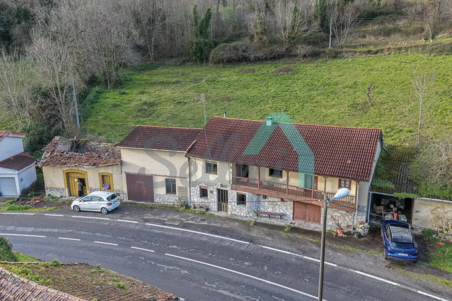 Vista exterior de Casa o xalet en venda en Oviedo  amb Calefacció, Jardí privat i Terrassa