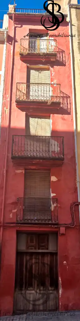 Casa amb terrassa en venda a Carrer del Vall