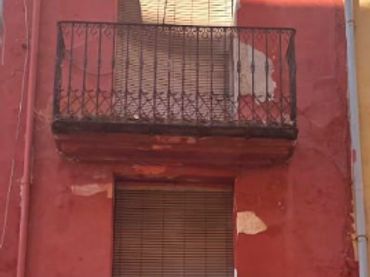 Casa con balcone in vendita a Carrer del Vall