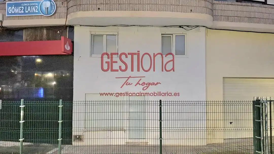 Local comercial en venda a Renedo