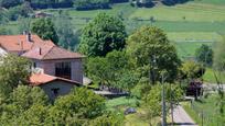 Vista exterior de Casa o xalet en venda en Cangas de Onís amb Jardí privat, Terrassa i Balcó