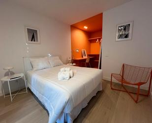 Bedroom of Flat to share in  Madrid Capital  with Air Conditioner, Heating and Washing machine