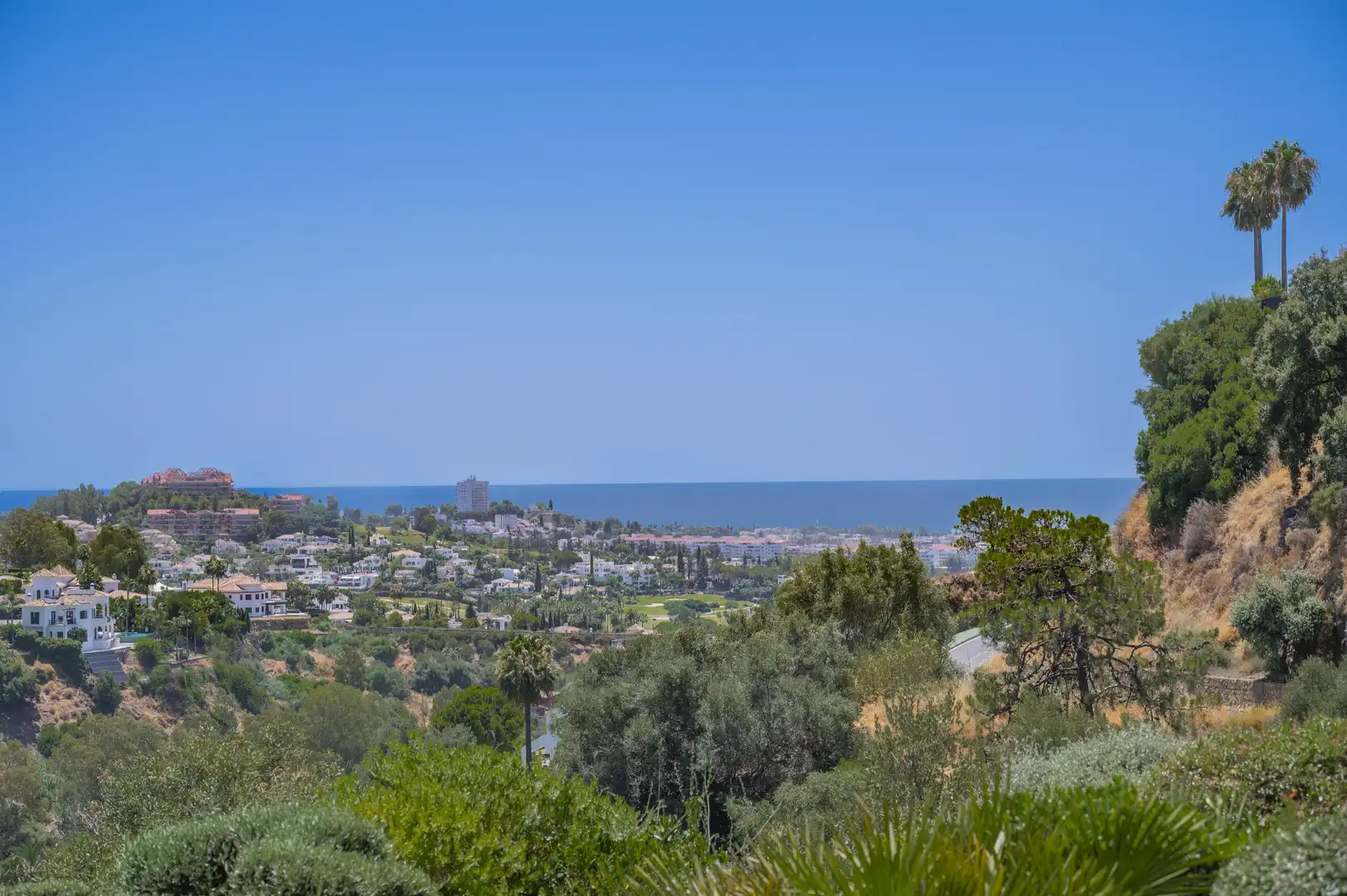 Vista exterior de Planta baixa en venda en Benahavís amb Aire condicionat, Terrassa i Piscina