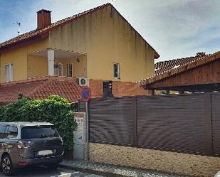 Exterior view of House or chalet for sale in Cubas de la Sagra  with Swimming Pool