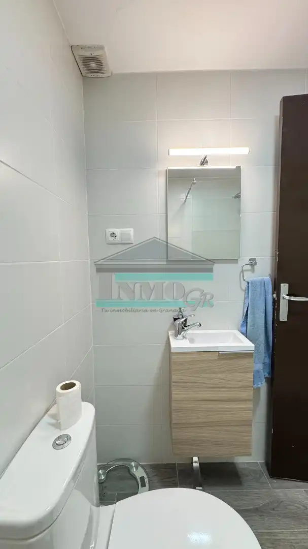 Bathroom of Flat for share in Granada  with Heating, Furnished and Oven