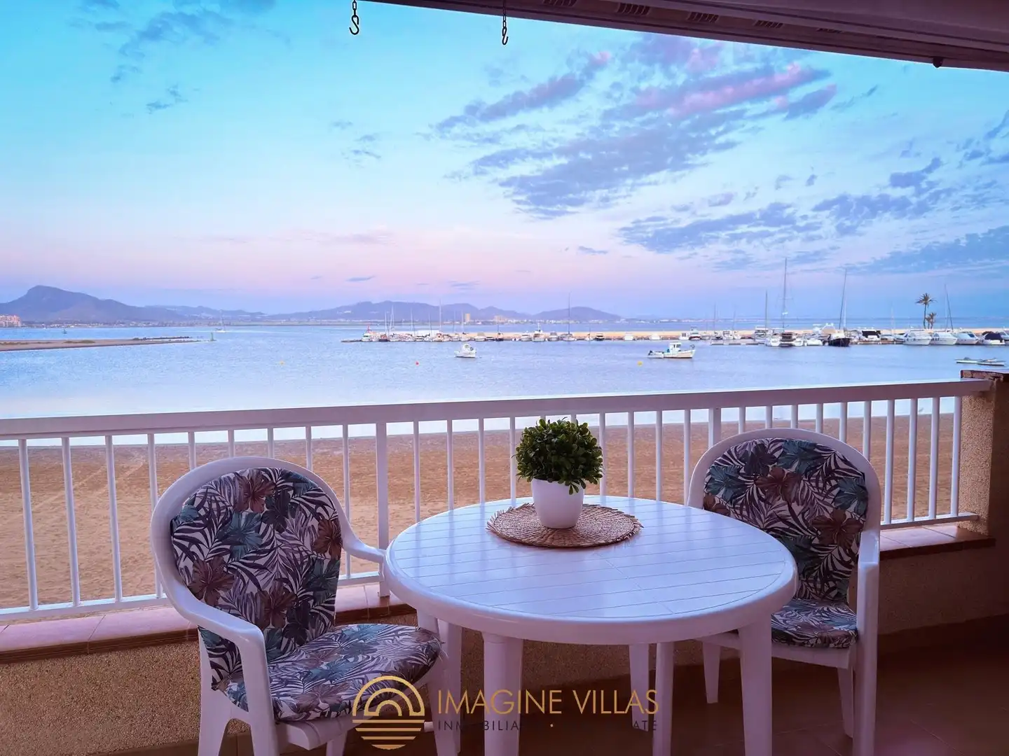 Terraza de Apartamento en venta en La Manga del Mar Menor con Amueblado y Piscina comunitaria