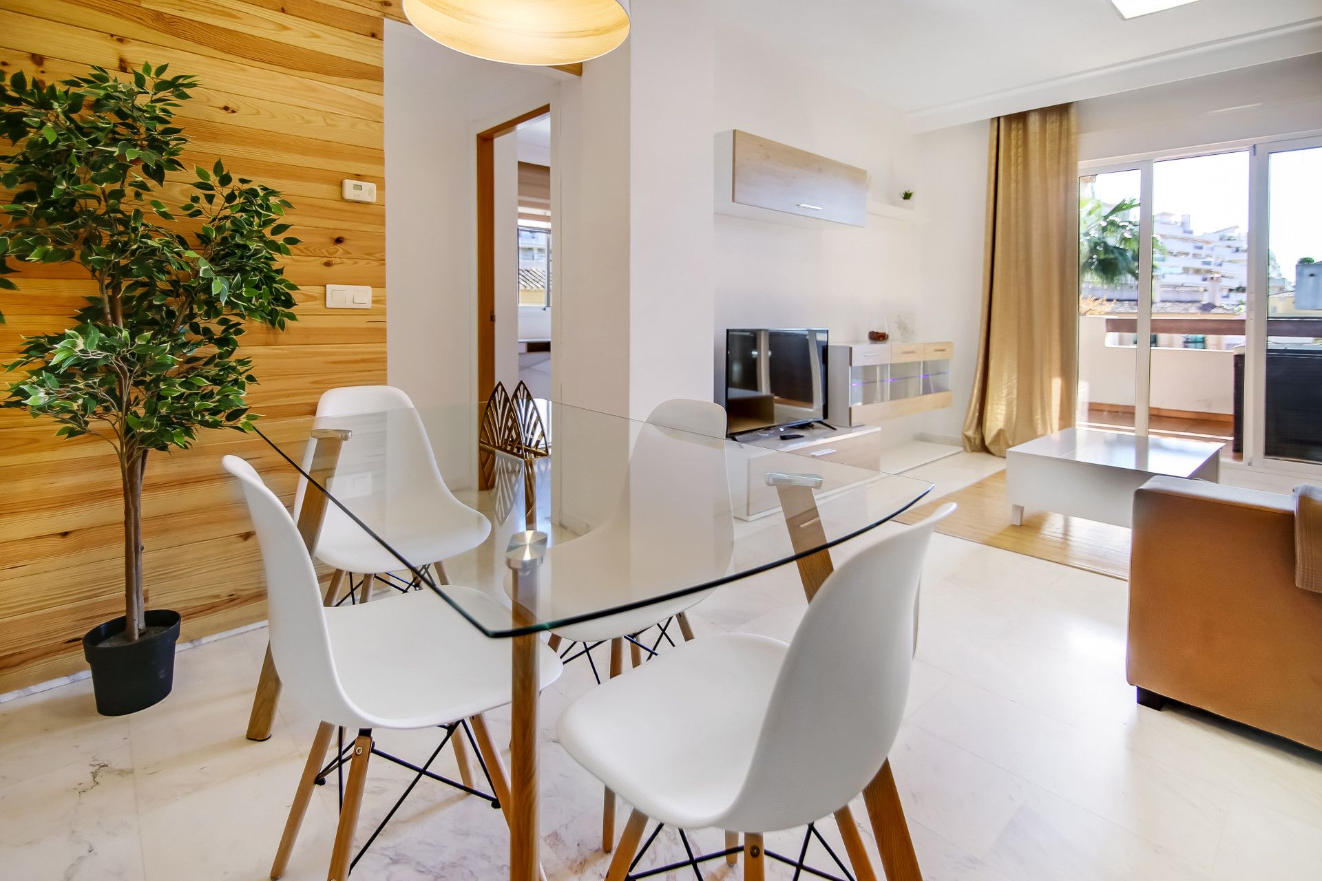 Menjador de Apartament en venda en Benalmádena amb Terrassa i Piscina