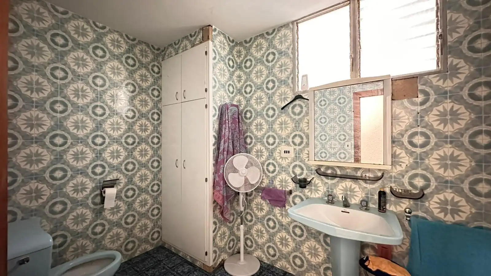 Bathroom of Houses for sale in Carlet  with Terrace, Storage room and Balcony