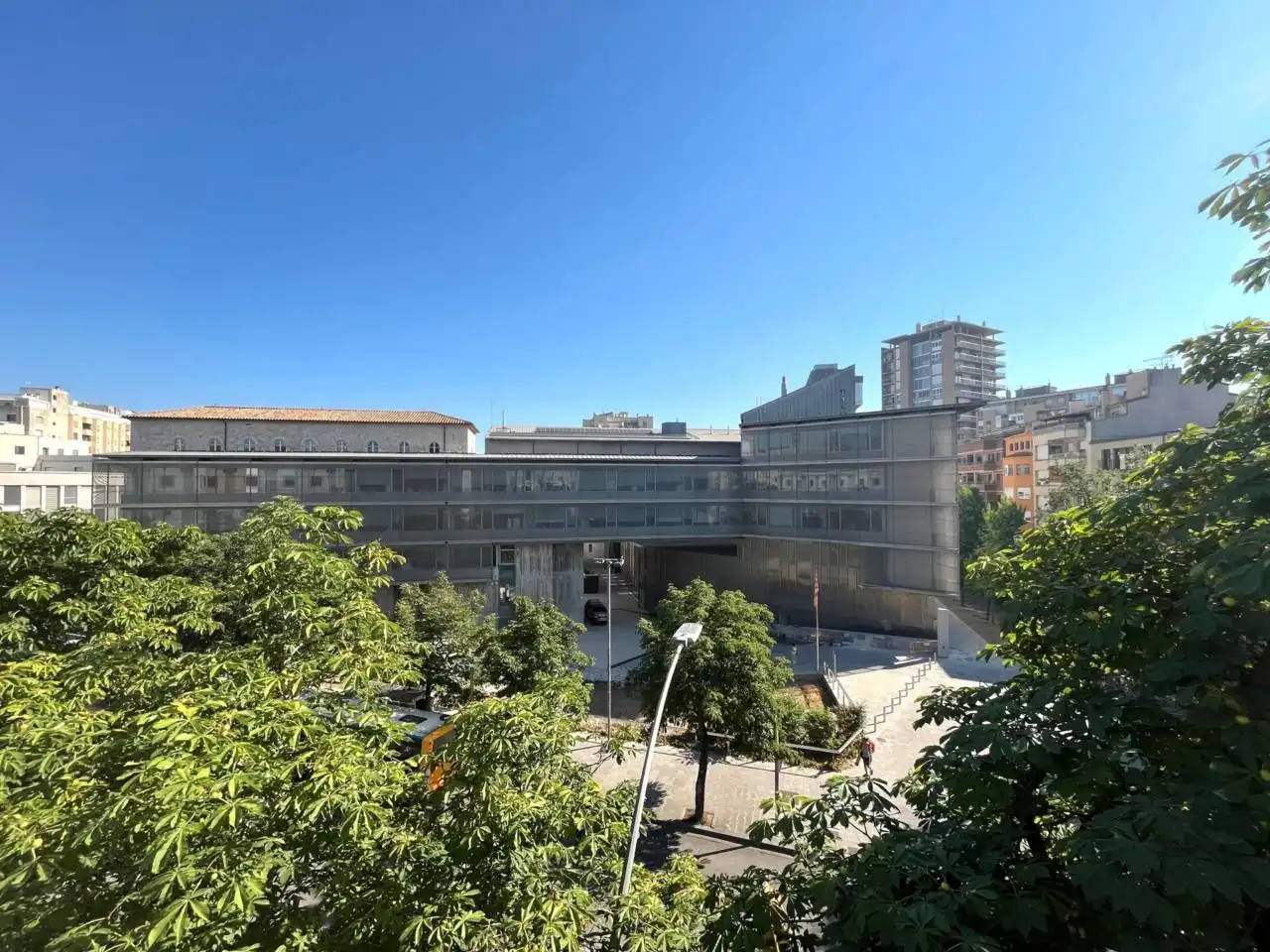 Vista exterior de Oficina de lloguer en Girona amb Aire condicionat