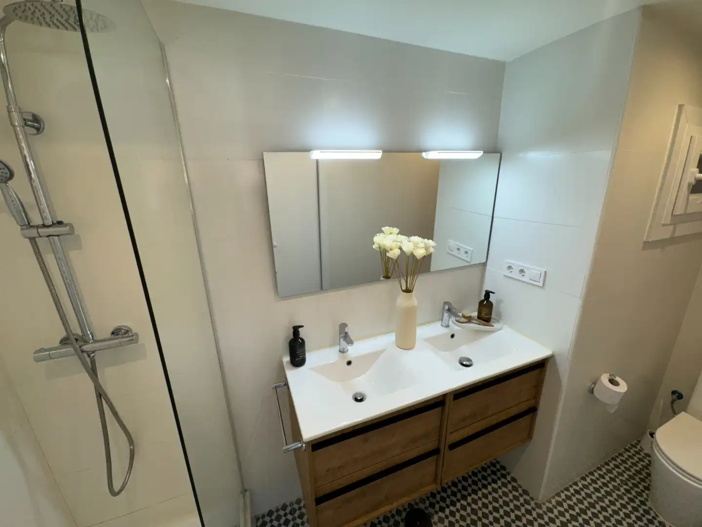 Badezimmer von Wohnung zur untervermieten in Madrid mit Klimaanlage, Heizung und Möbliert
