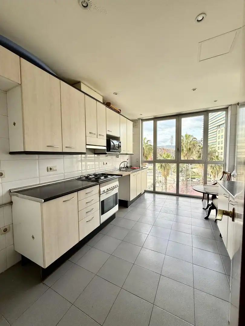 Küche von Wohnung zum Verkauf in Barcelona mit Heizung und Parkett