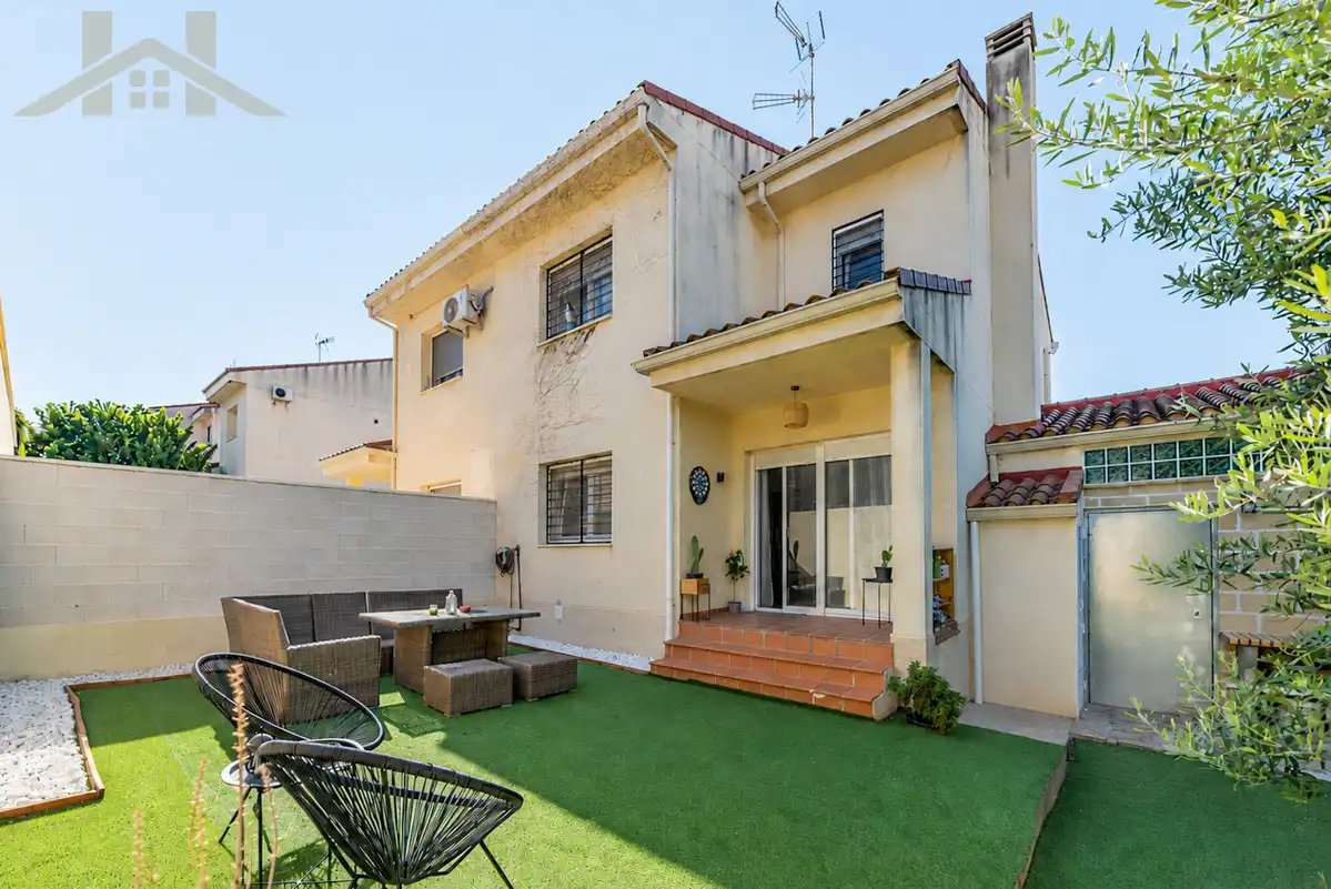Casa aparellada amb jardí en venda a Calle Camilo José Cela, imagen 6