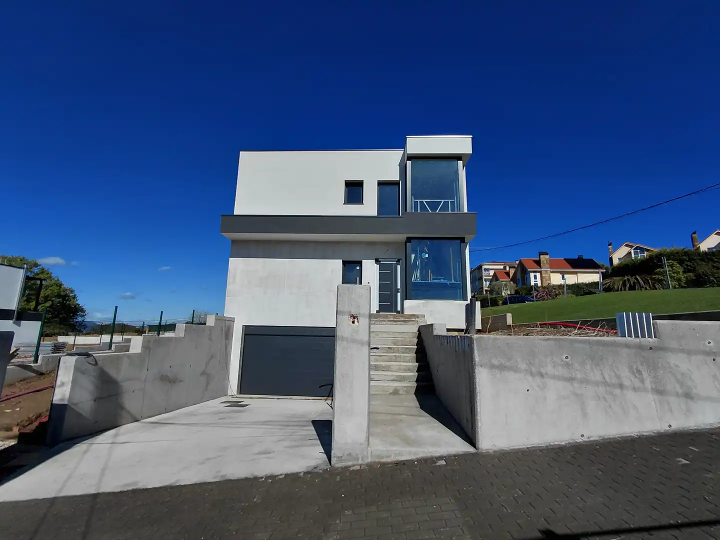 Vista exterior de Casa o xalet en venda en Oleiros amb Calefacció, Jardí privat i Parquet
