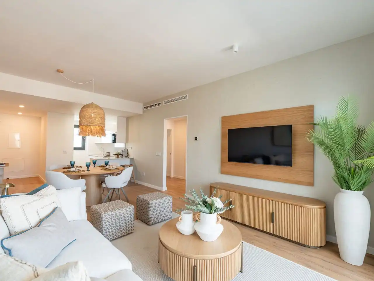 Sala d'estar de Pis en venda en Estepona amb Aire condicionat, Terrassa i Piscina