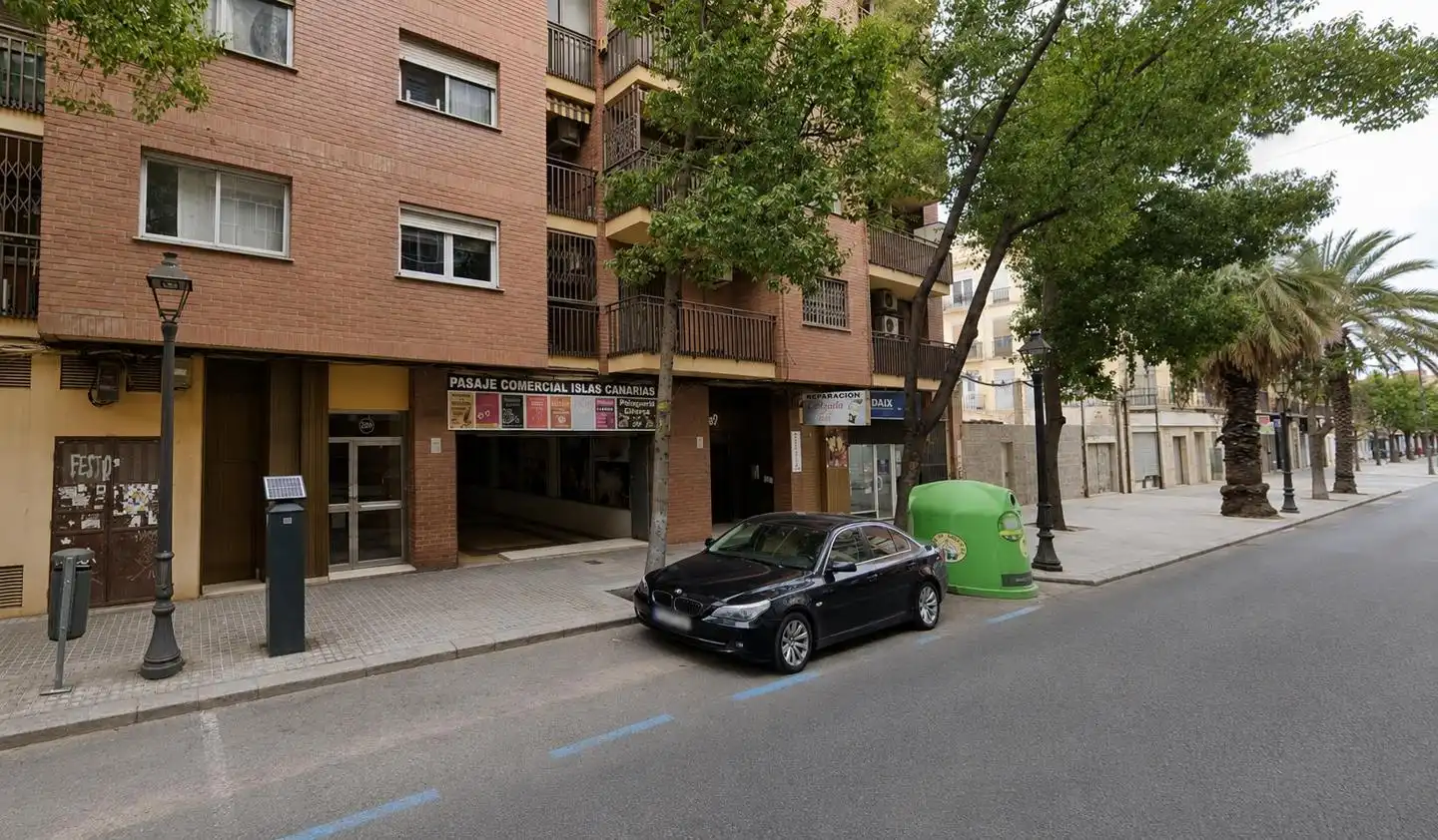 Vista exterior de Local de lloguer en Valencia amb Aire condicionat