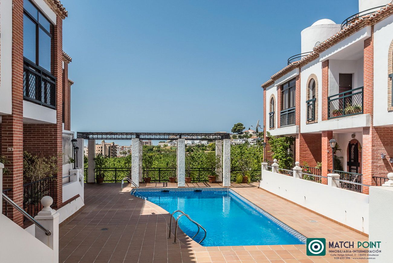 Piscina de Casa adosada en venda en Almuñécar amb Moblat