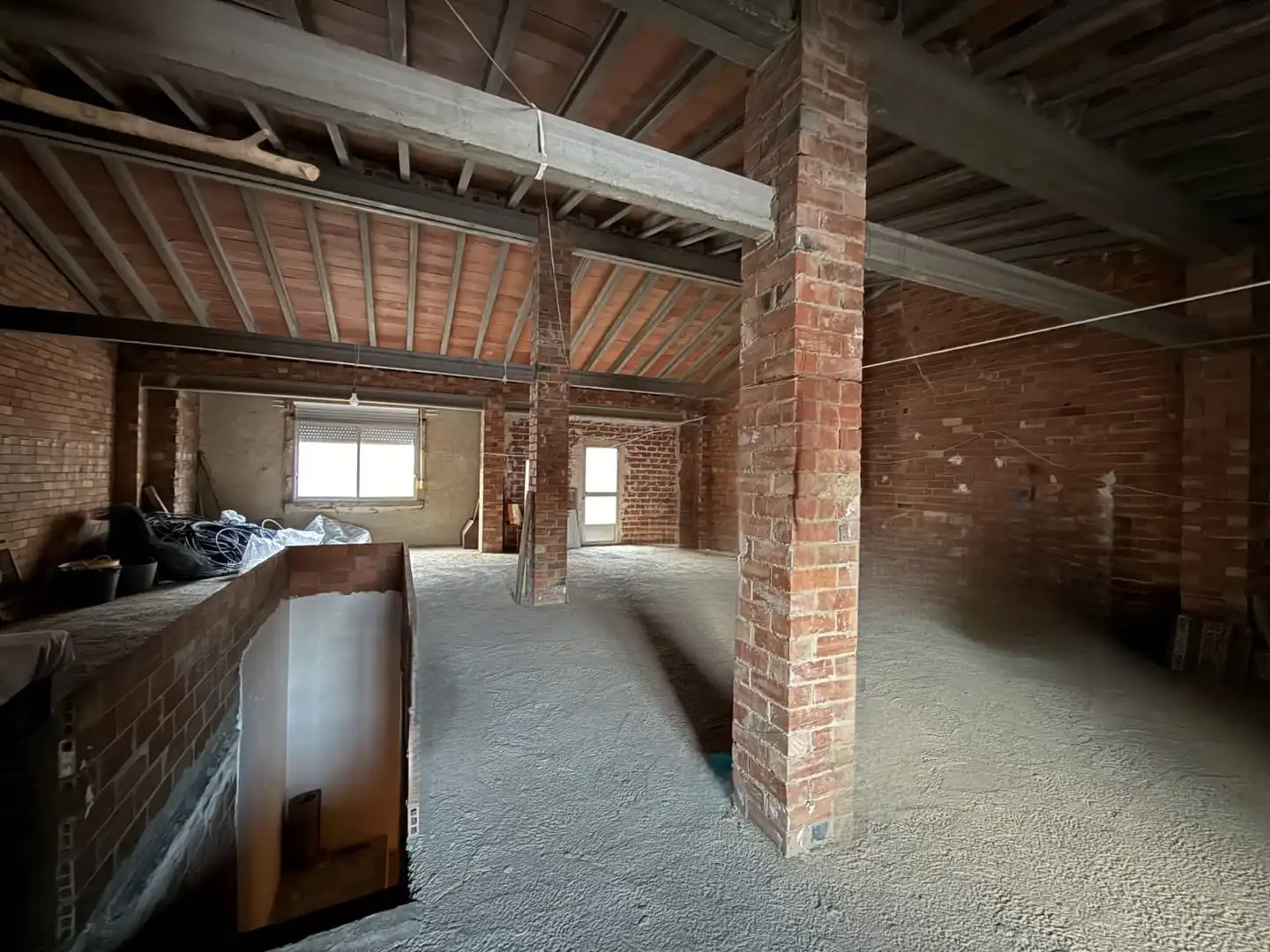 Einfamilien-Reihenhaus zum Verkauf in La Pobla del Duc mit Klimaanlage, Heizung und Terrasse