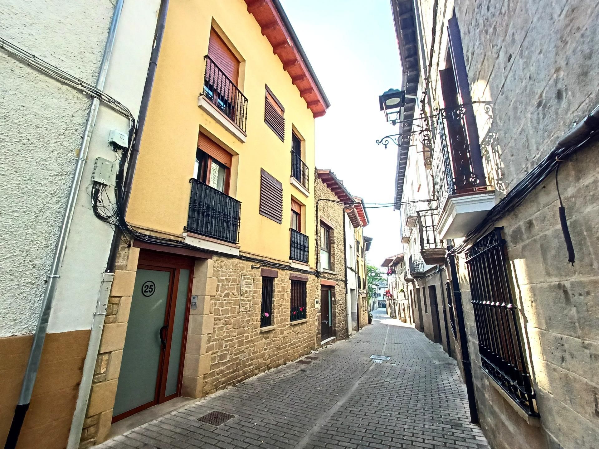 Außenansicht von Wohnungen zum verkauf in Monreal / Elo