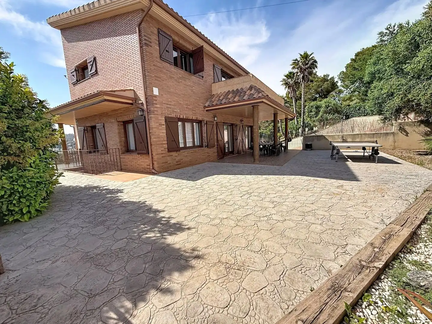 Vista exterior de Casa o xalet en venda en Cubelles amb Aire condicionat, Calefacció i Terrassa