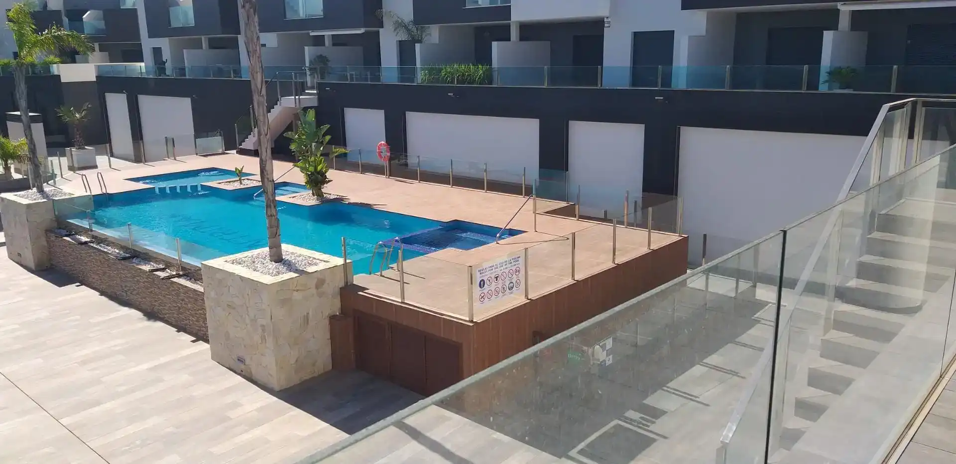 Piscina de Local en venda en El Raso