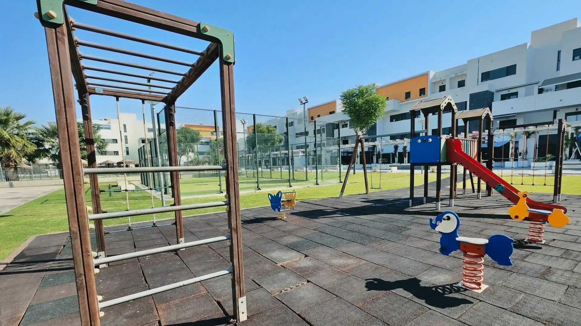 Terrassa de Pis en venda en San Juan de Aznalfarache amb Aire condicionat, Jardí privat i Parquet