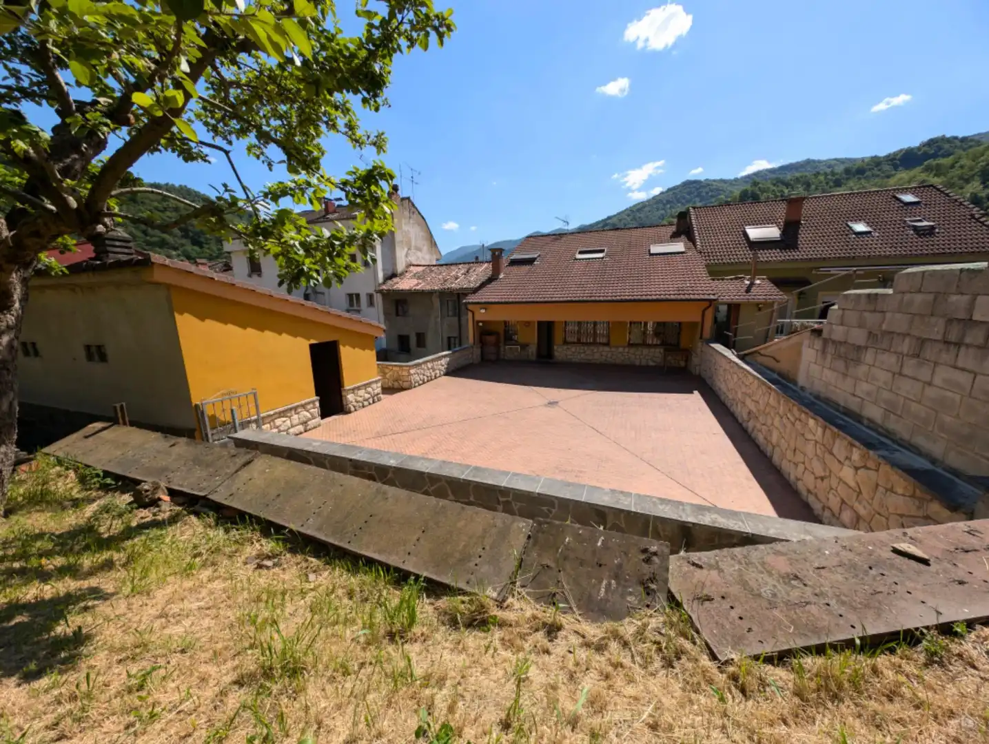 Vista exterior de Casa o xalet en venda en Aller amb Calefacció, Jardí privat i Terrassa
