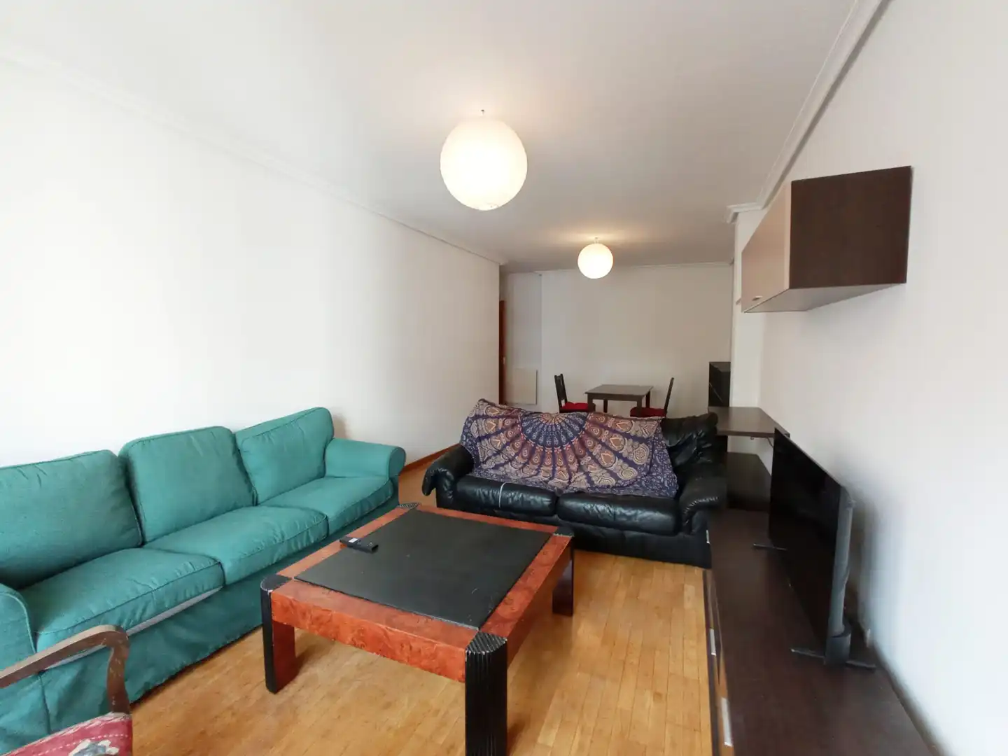 Sala d'estar de Pis en venda en Burgos amb Calefacció, Parquet i Terrassa