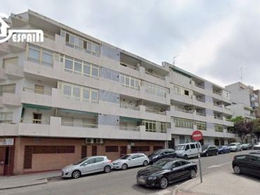 Pis amb ascensor en venda a Latina